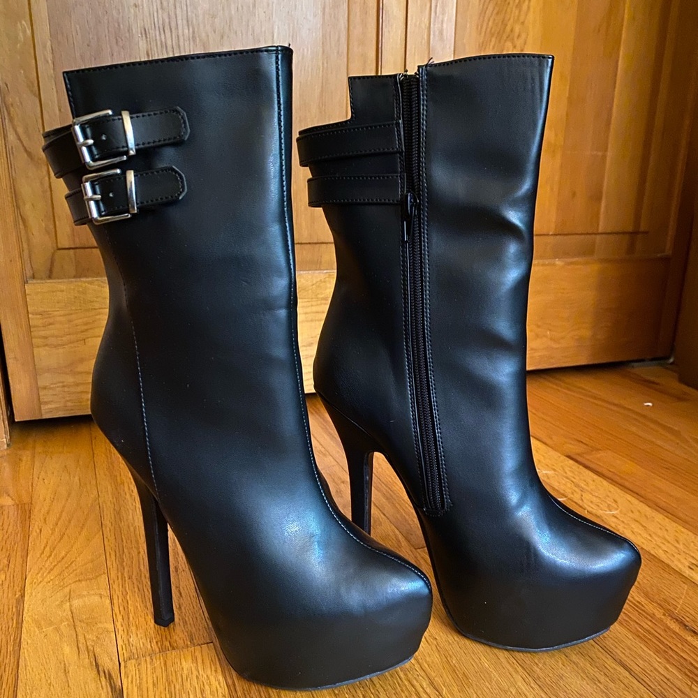 Platform heeled boots